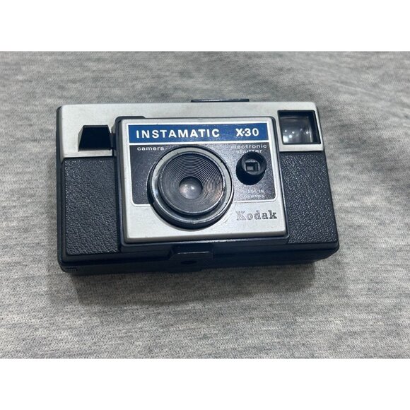 Kodak Instamatic X-30  Camera Black f11/43mm Lens  1971 - Picture 1 of 10